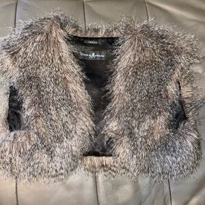 🚨Price Drop🚨 Cropped faux fur vest/ bolero